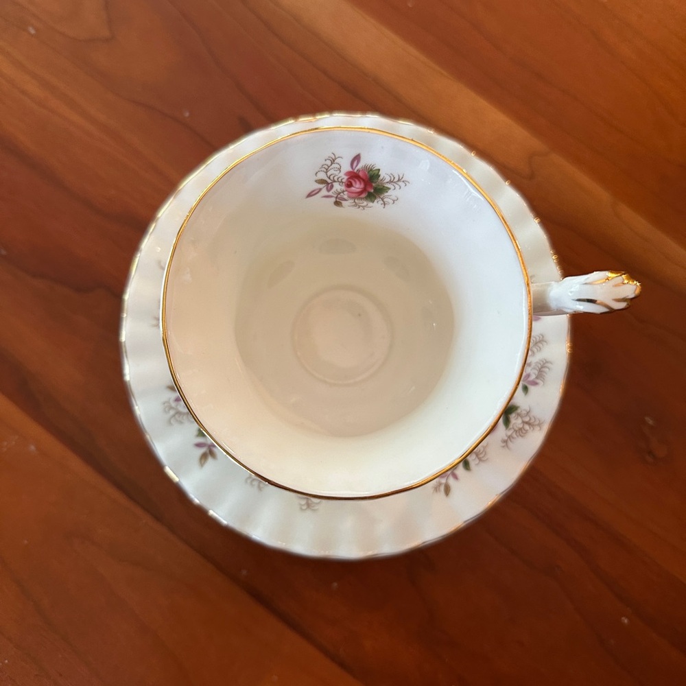 Royal Albert Lavender Rose Tea Cup & Saucer Bone England Teacup Floral Vintage - Picture 3 of 7